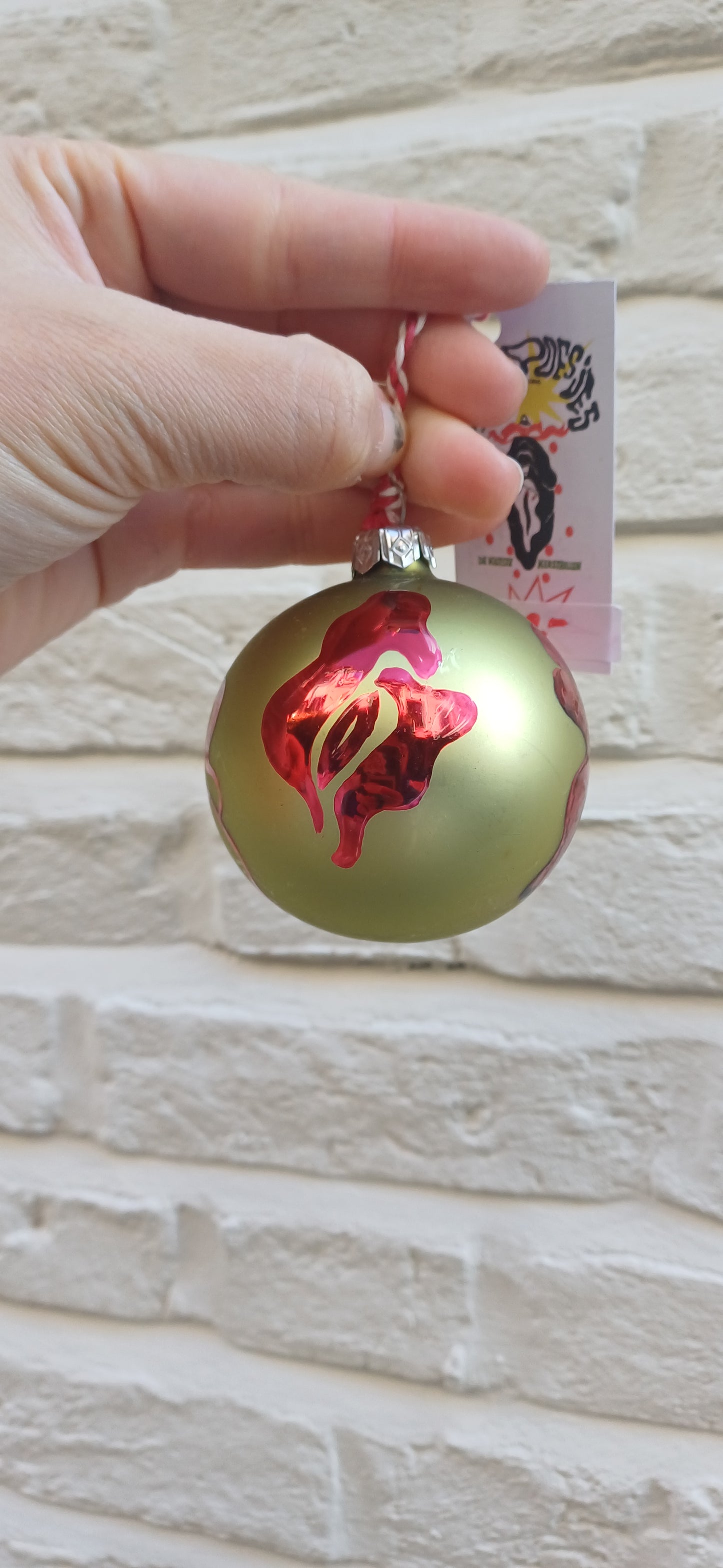 Golden vulvas bauble