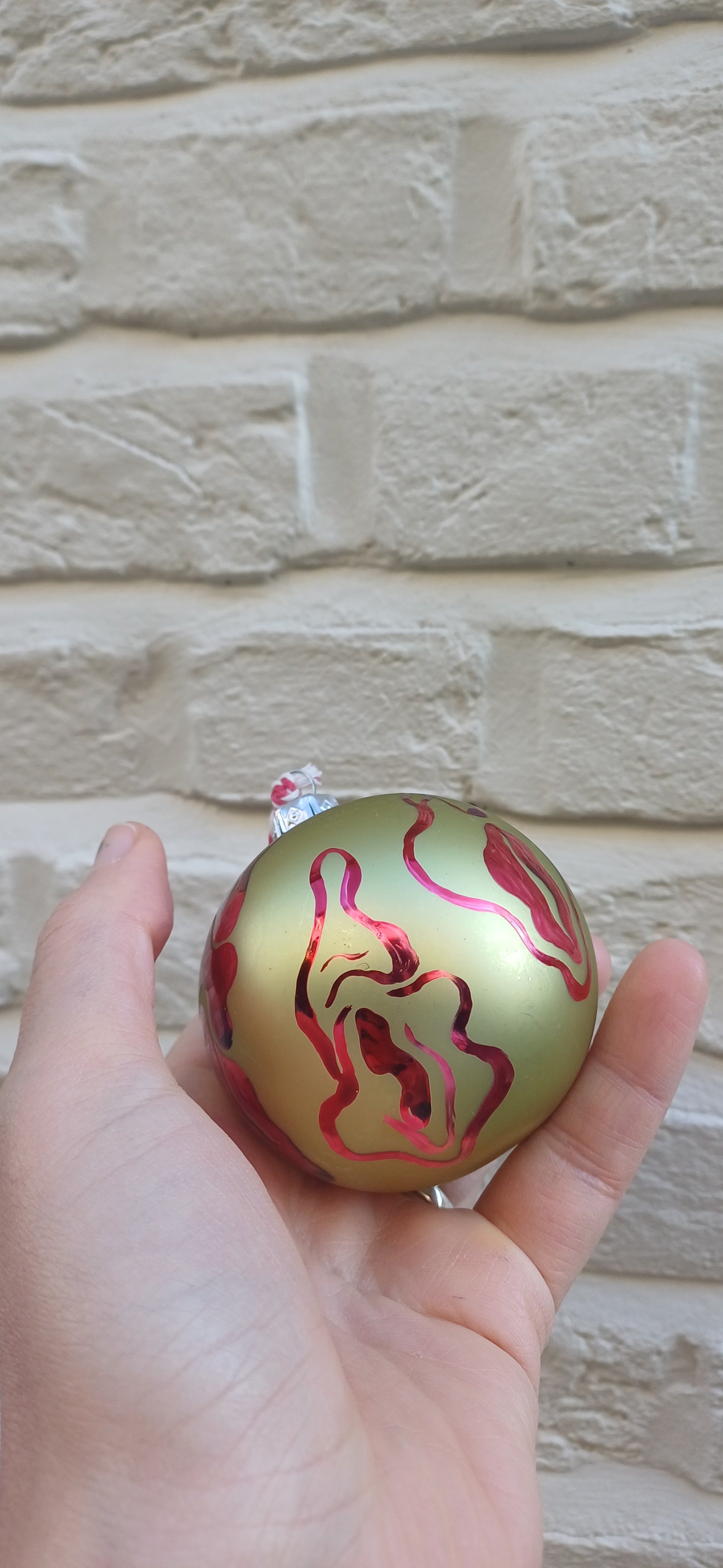 Golden vulvas bauble