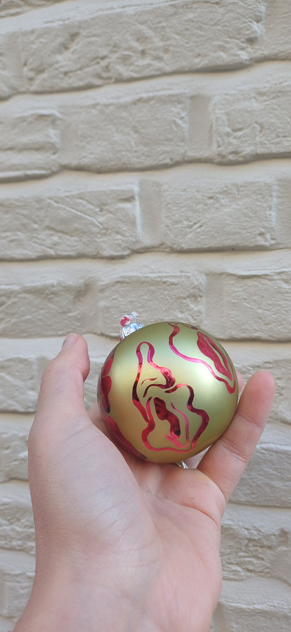 Golden vulvas bauble