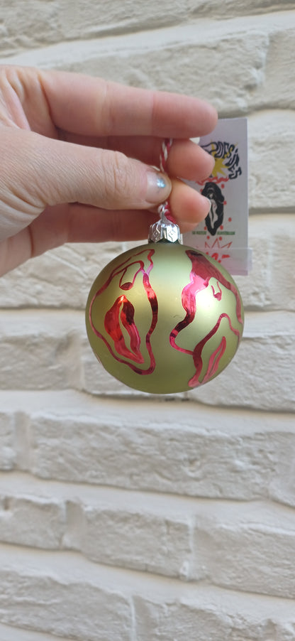 Golden vulvas bauble